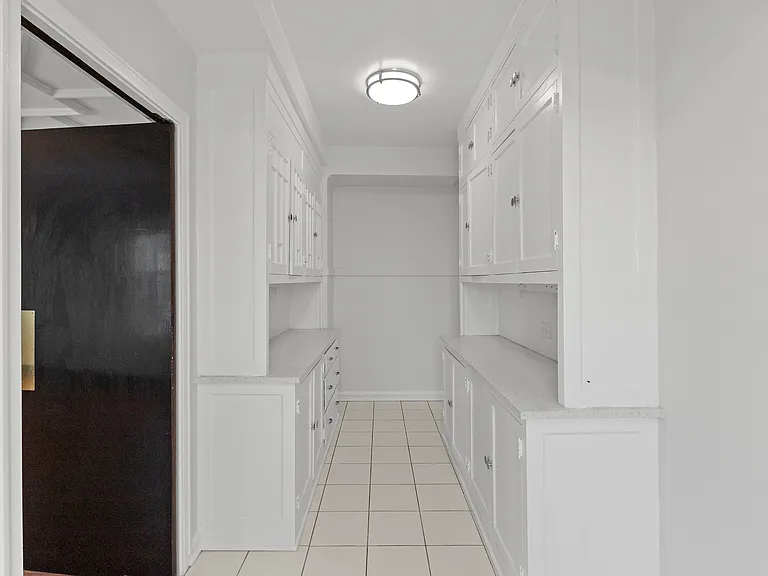 534 W Startford Pl — Photo 64