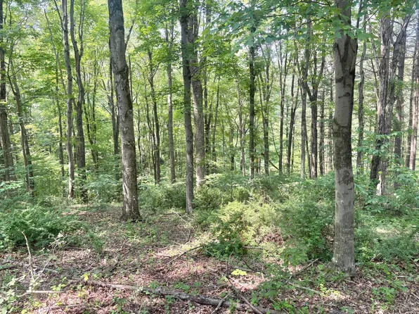 546 Edgehill Cir, Logan, OH 43138