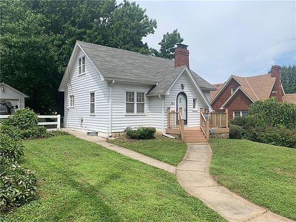 3rd image of 904 S Noyes Blvd