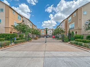 882 Fisher St, Houston, TX 77018