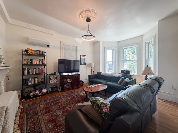 25 Boston St #2, Somerville, MA 02143