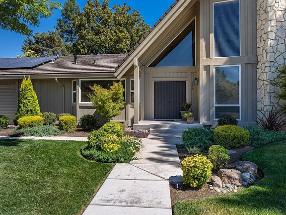2nd image of 2213 Raintree Ln
