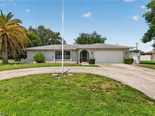 1634 Country Club Blvd, Cape Coral, FL 33990