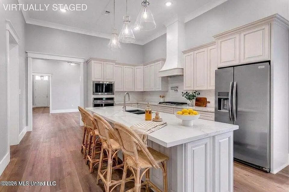 5 bed, 3.5 bath, 2500 sqft, $3,500 — Photo 4