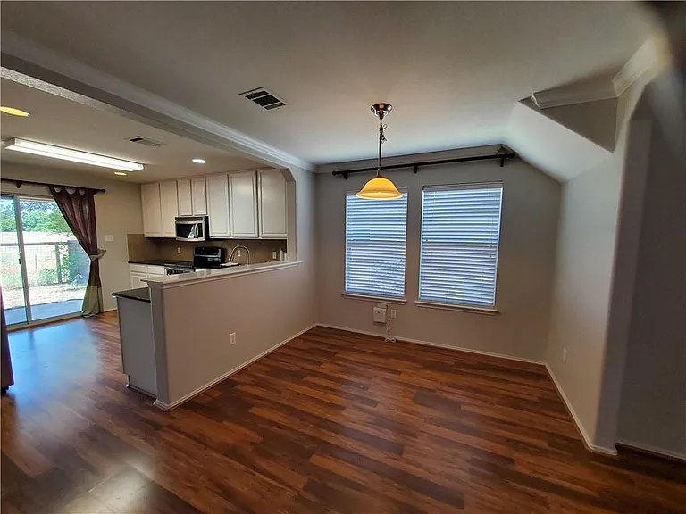 11208 Ashbrook Dr — Photo 2