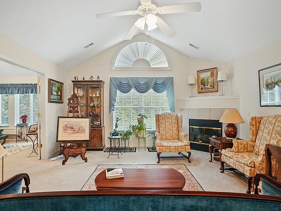 4th image of 158 Salisbury Cir