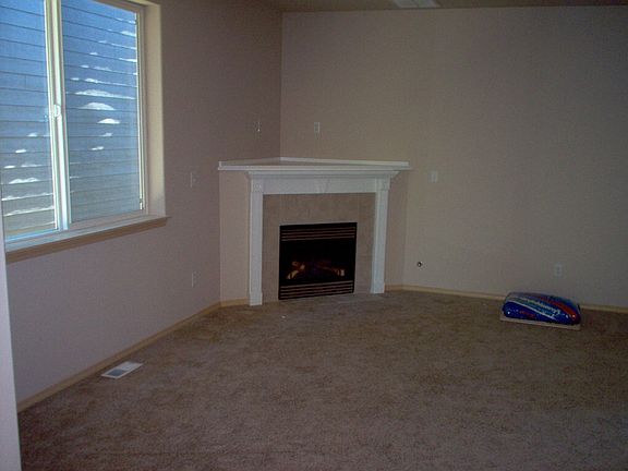 LR with Gas Fireplace