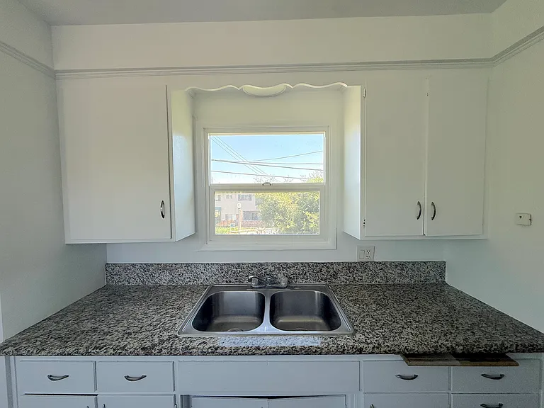 331 E Live Oak St #B — Photo 9