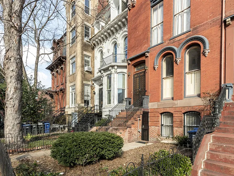 909 M St NW #B — Photo 16
