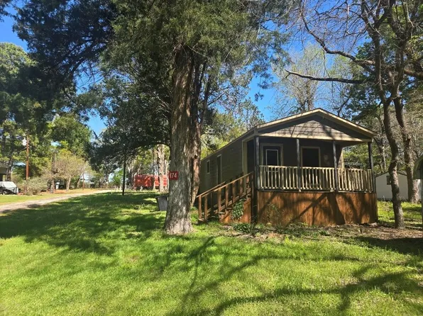 174 Maple Ave, Streetman, TX 75859