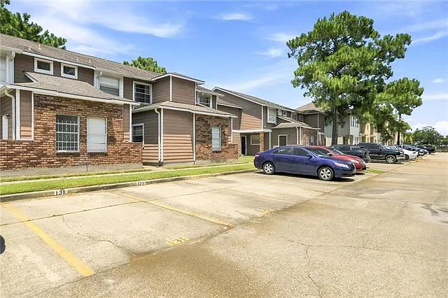 2425 Oxford Pl — Photo 2