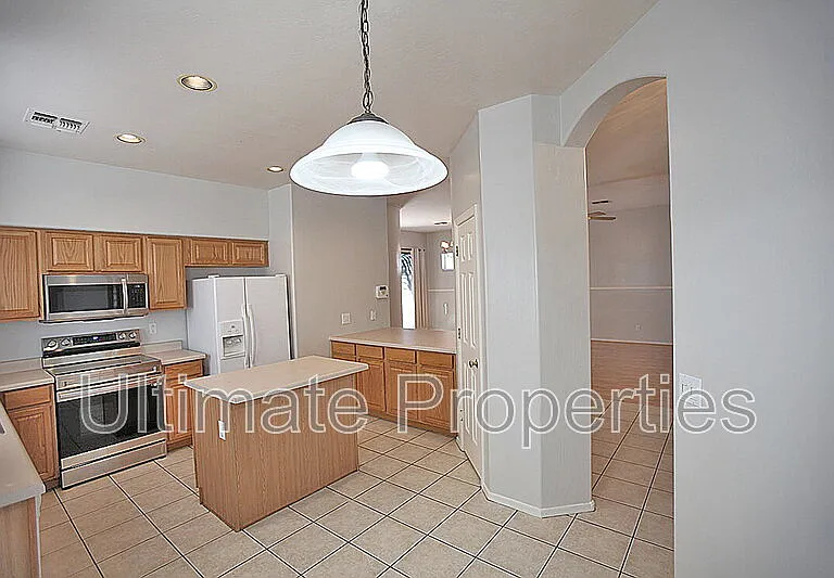 6331 W Pontiac Dr — Photo 3