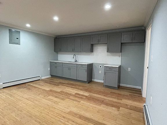3rd image of 1288 Evergreen Ave
