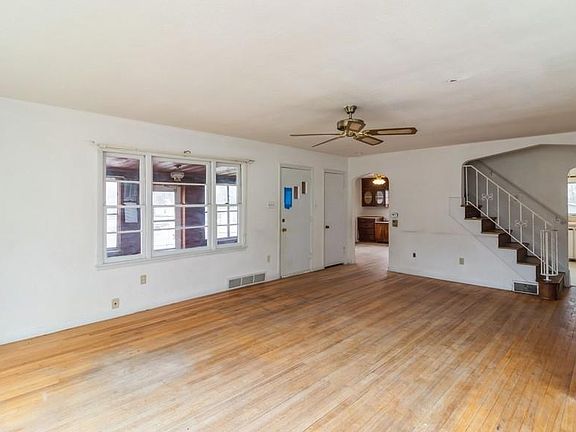 2nd image of 2137 Indianola Ave