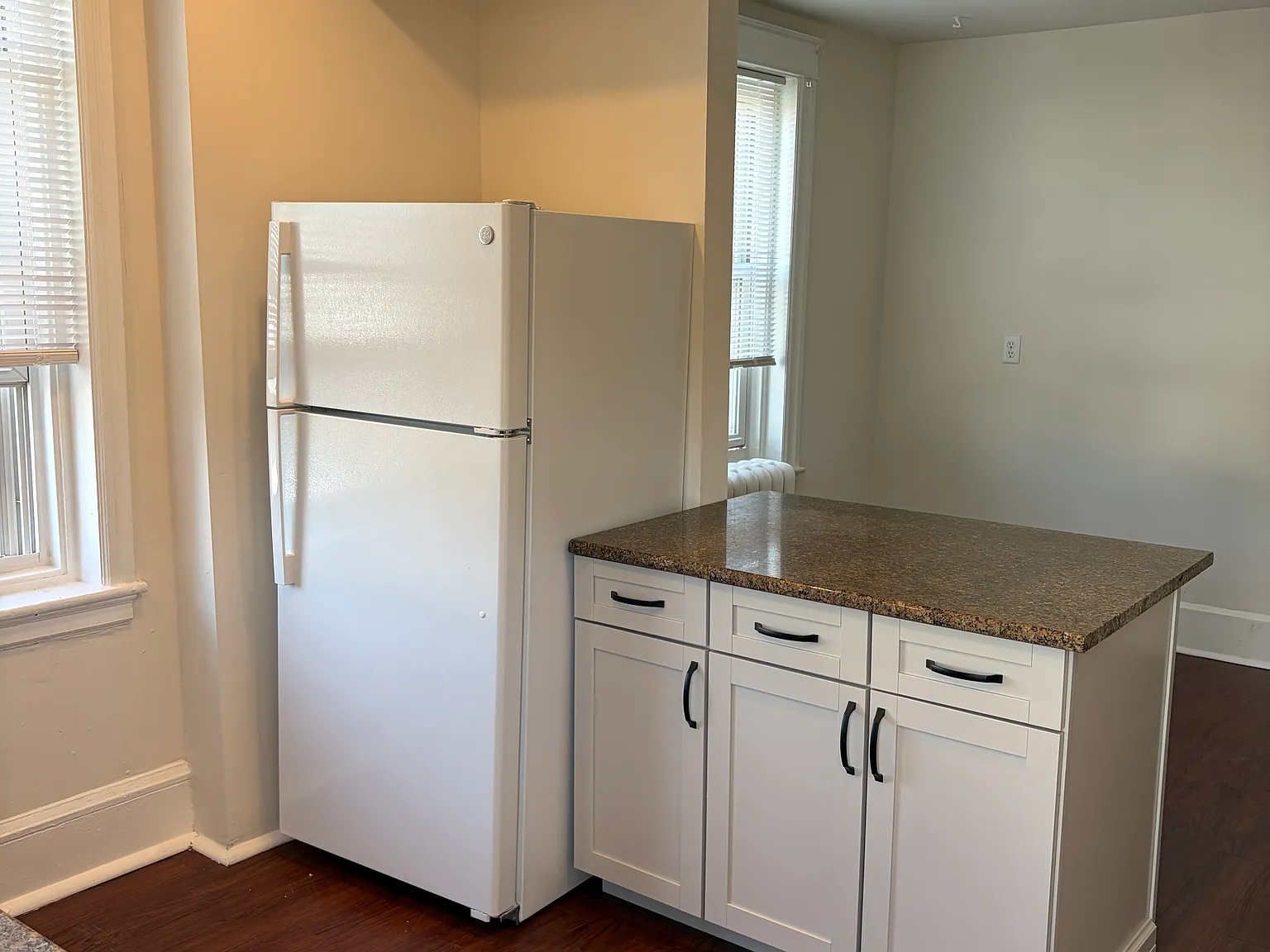 2 bed, 900 sqft, $1,875 — Photo 2