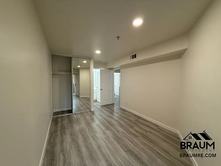 7323 WINNETKA — Photo 20