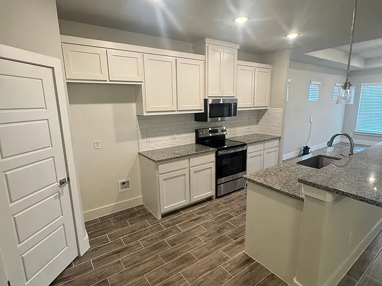 684 The Cottages Dr — Photo 21