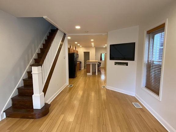 Living Room opening in Dining Rm / Kitchen