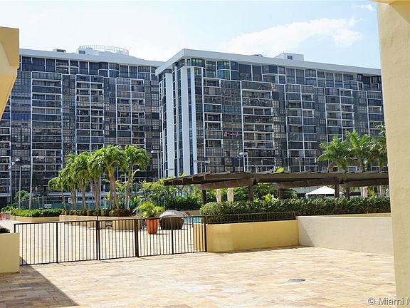 2nd image of 1865 Brickell Ave APT A603