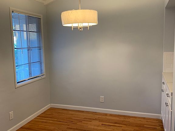 5th image of 10922 Landale St