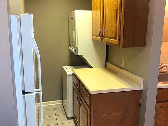 4th image of 1231 Maine St APT 5