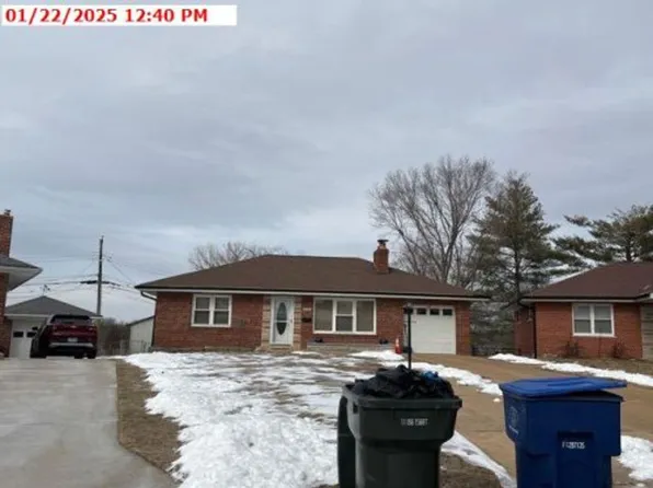 8101 Parkridge Dr, Saint Louis, MO 63123