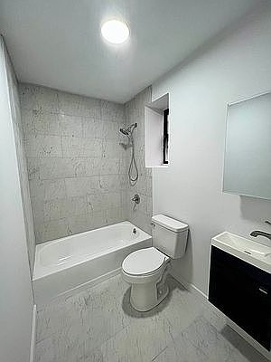 4th image of 230 E 14th St APT 4O