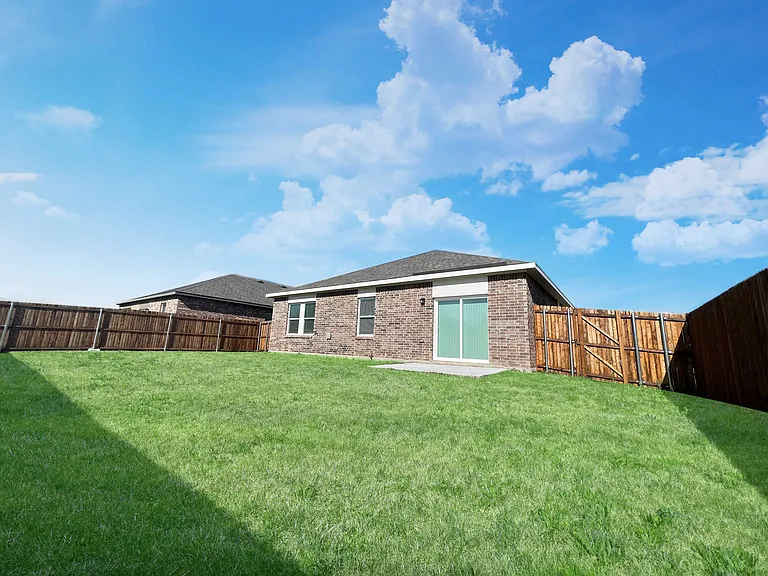 35 Glen Crossing Rd — Photo 5