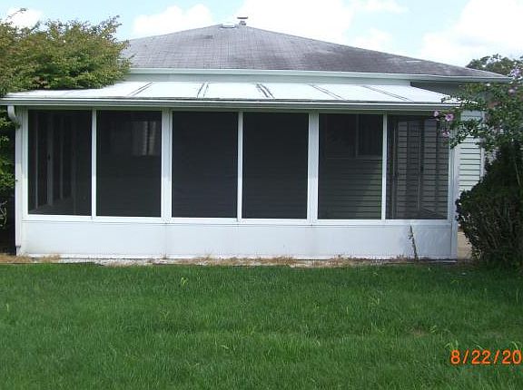 2nd image of 31 Castle Harbor Dr