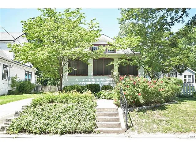 305 Baker Ave photo 1