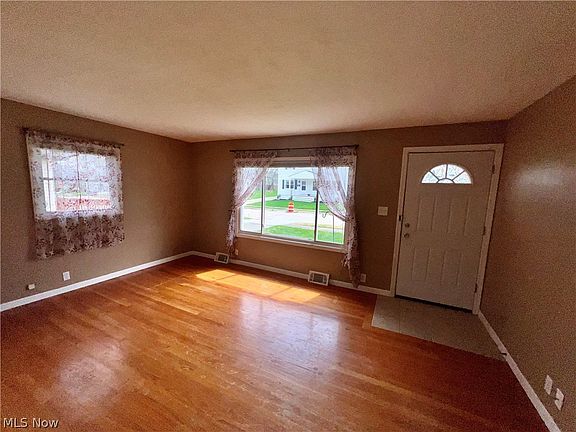 2nd image of 227 Howard St
