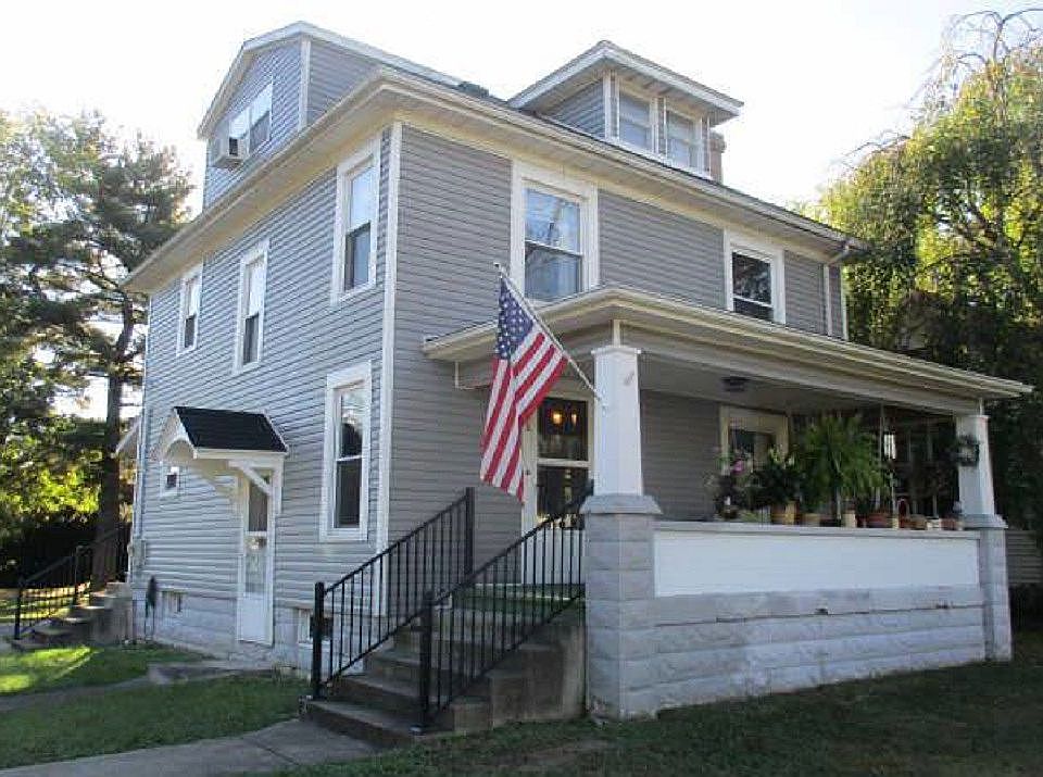 Beautiful 4-Bedroom Colonial
