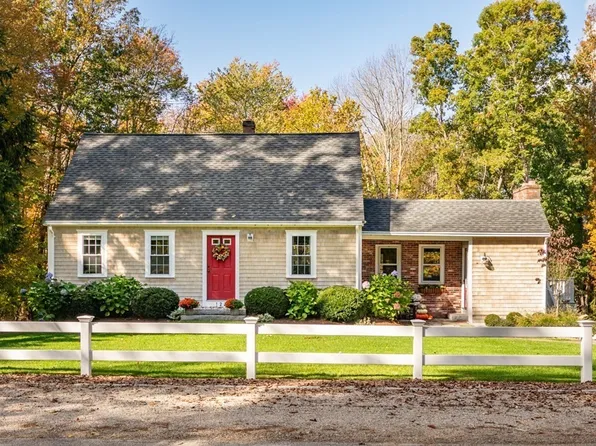 127 Taylor St, Pembroke, MA 02359