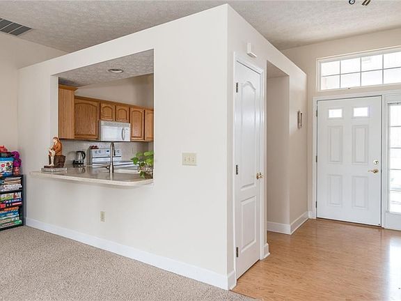4th image of 1180 Edgewater Dr
