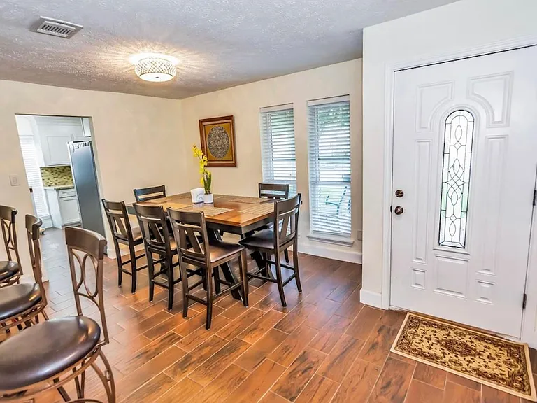 15618 Fox Springs Dr — Photo 2
