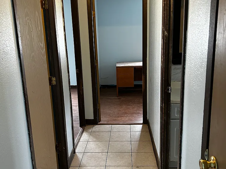 2306 W Howard Ave — Photo 22