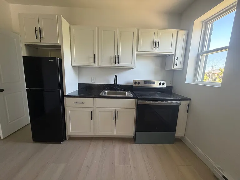 1140 Ashland St #2 — Photo 5