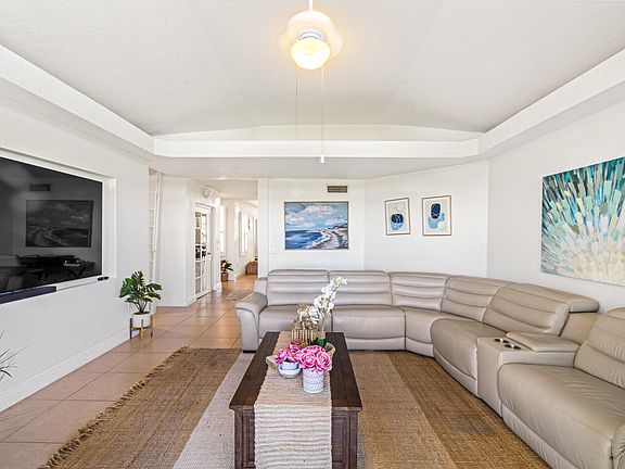 5th image of 25 Seaside South Ct