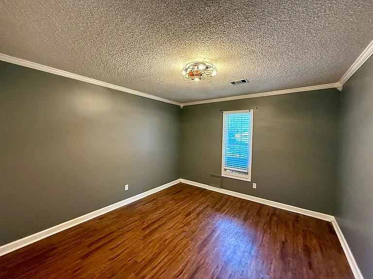 1401 Elmdale Pl — Photo 4