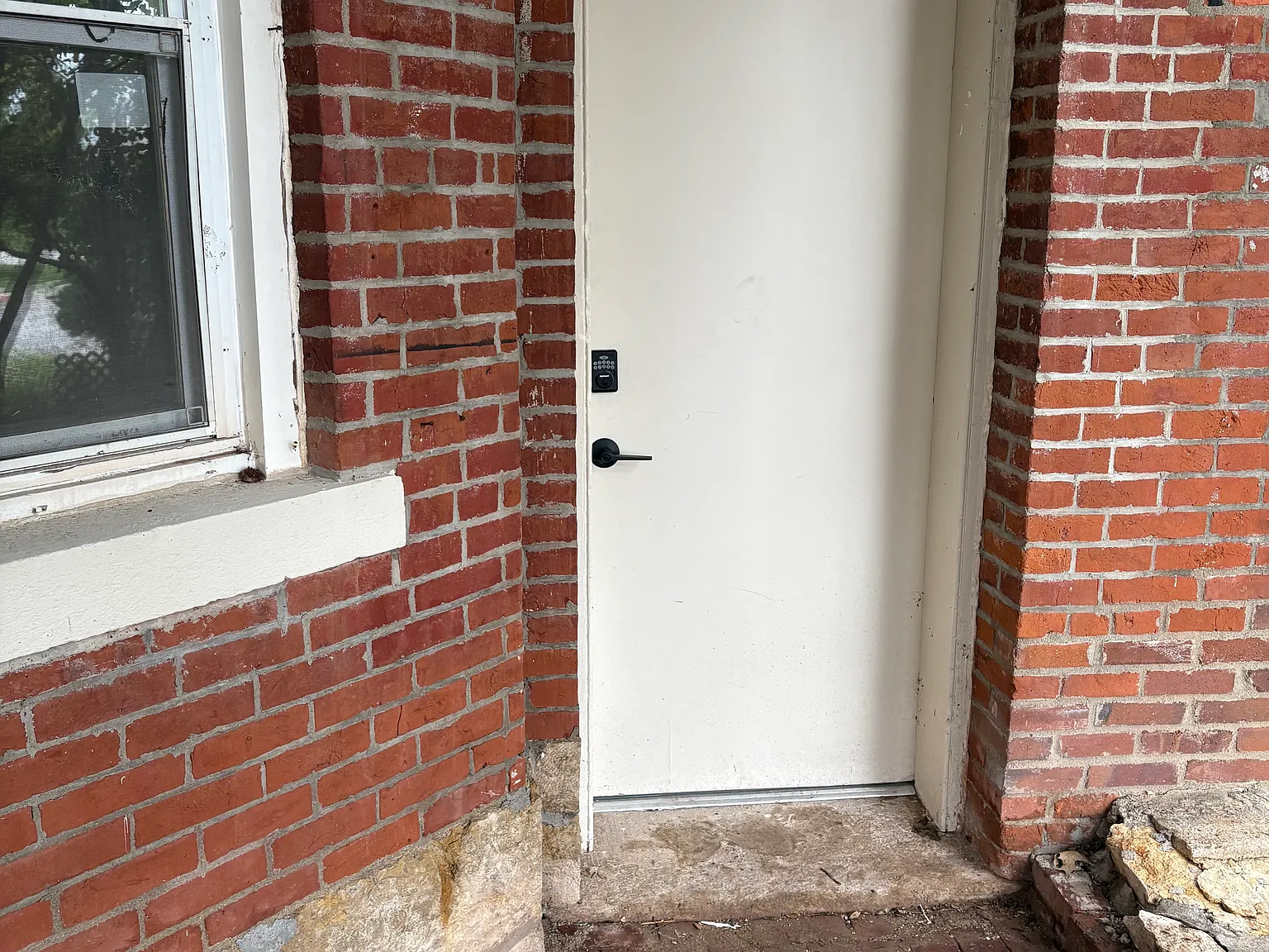 514 Seneca St. Apt. C — Photo 2