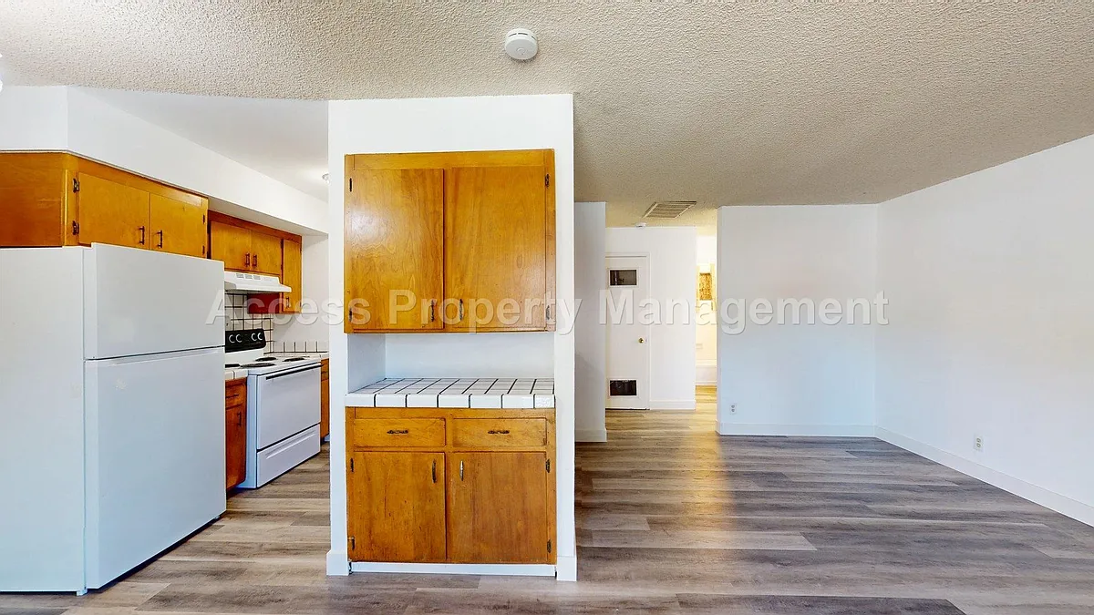 Building Photo - 617 W Santa Fe Ave #627