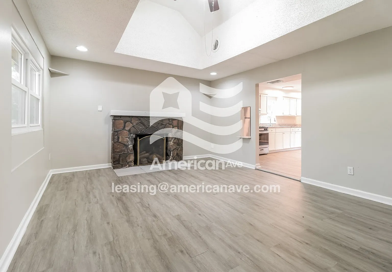 3 bed, 1.5 bath, 1353 sqft, $1,097 — Photo 4
