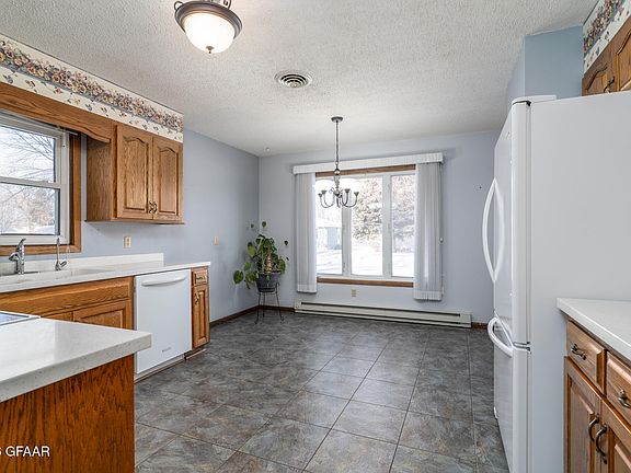 5th image of 1917 22nd Ave S
