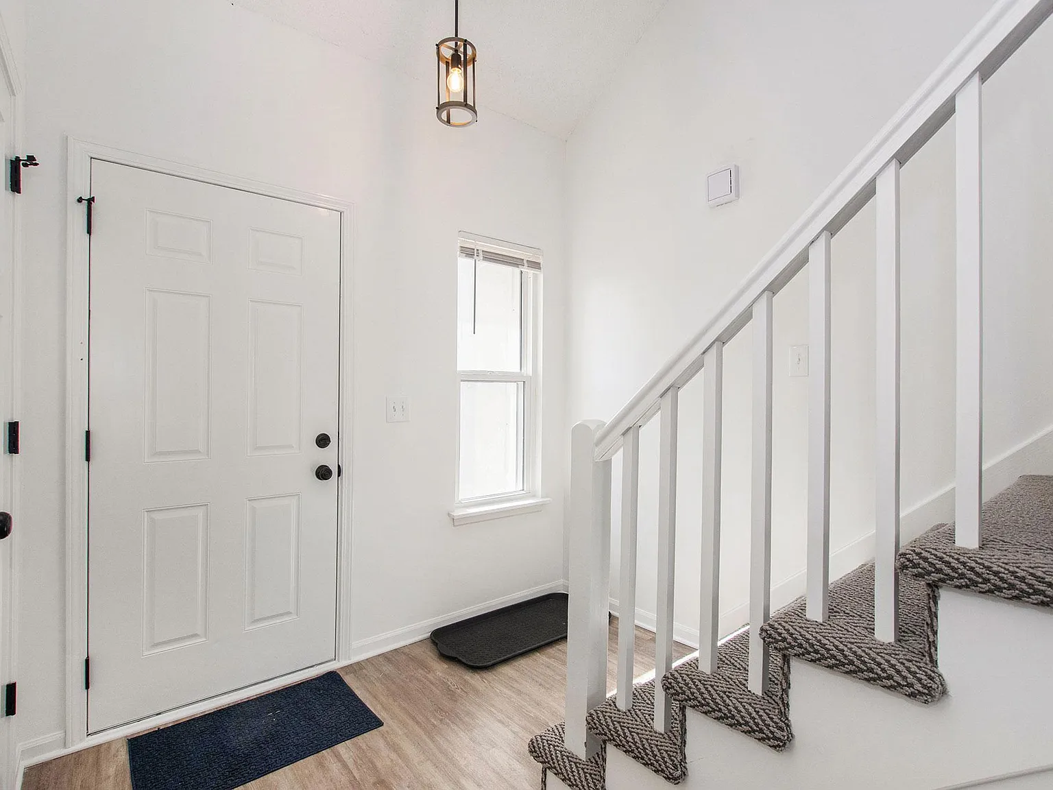 3 bed, 2.5 bath, 1680 sqft, $3,700 — Photo 4