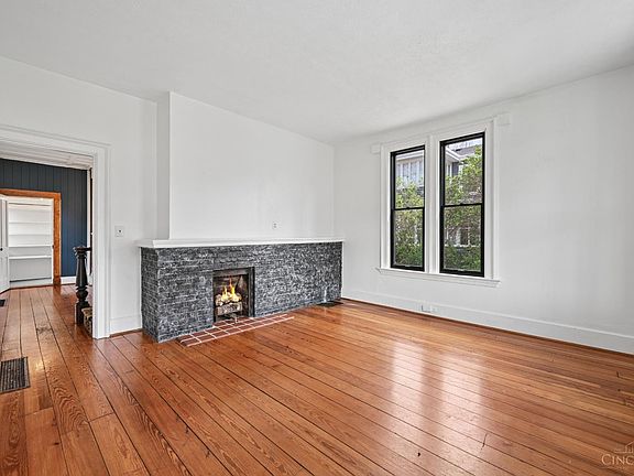 3rd image of 24 E Sharon Rd