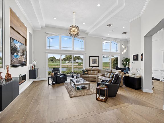 4th image of 1109 Grand Cay Drive