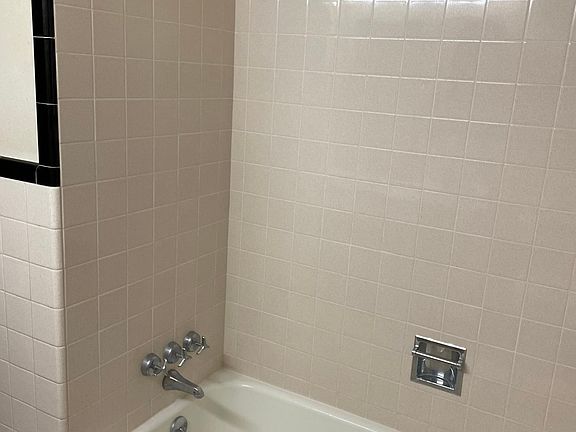 3rd image of 1418 Viewridge Dr