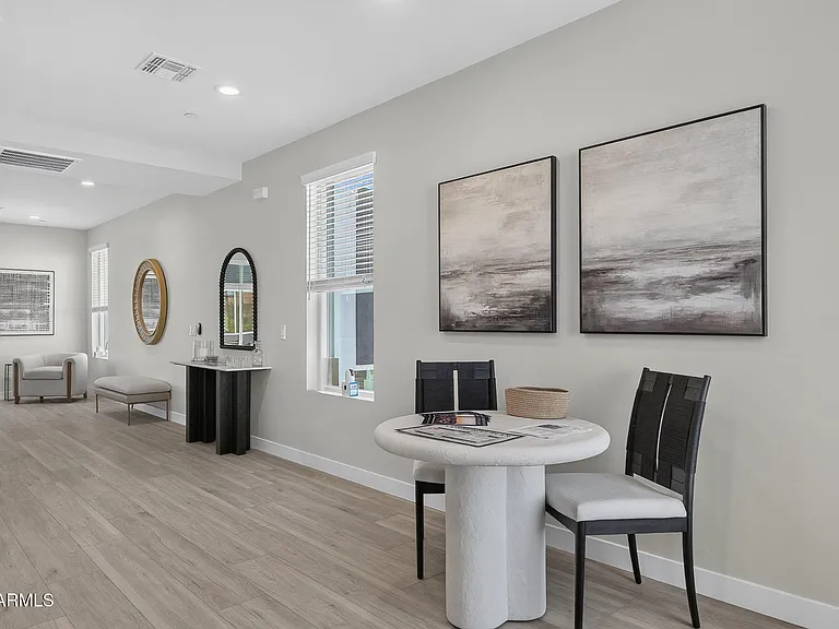 2601 E Clarendon Ave #3 — Photo 8