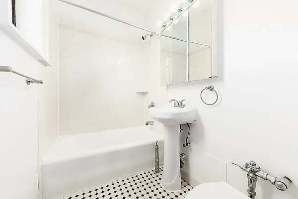 Rented by A&E Real Estate Management | media 10