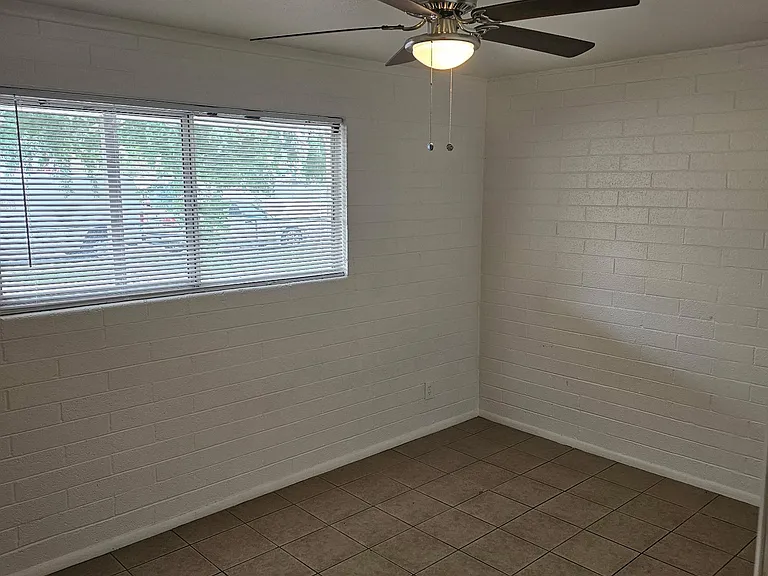 2425 W Montebello Ave #2 — Photo 9